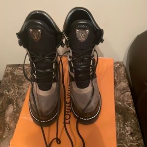 Louie Vuitton Star Trail Ankle Boot